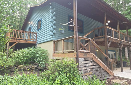 Asheville Cabin | Secluded cabin on 2 wooded acres in charming Clyde