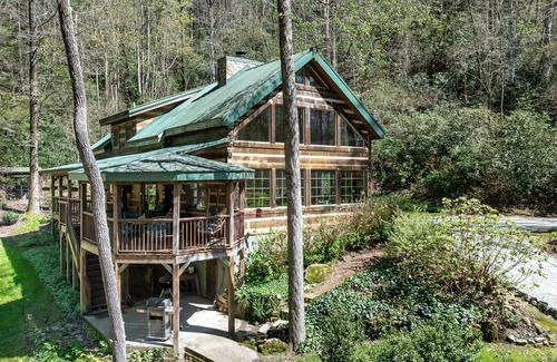 Brevard Cabin | Secluded Cabin on Private 6 Acres w/2 Waterfalls & 4 Streams Near Brevard