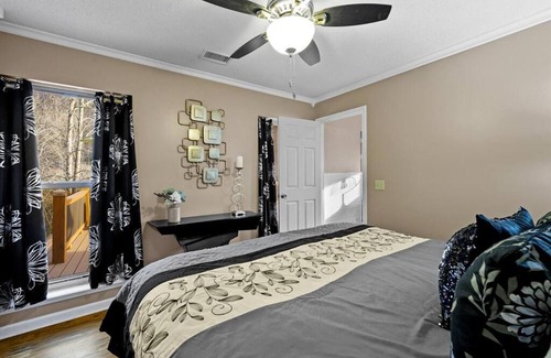 Gatlinburg - Pigeon Forge Ski Chalet | Secluded Cabin/Stunning Mtn View/Paved Drive