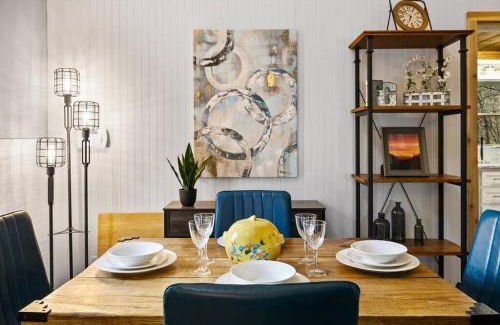 Gatlinburg - Pigeon Forge Ski Chalet | Secluded Cabin/Stunning Mtn View/Paved Drive