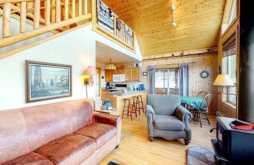 Florissant House | Secluded Cabin w/a Private Hot Tub, Wood Stove, Washer/Dryer, & Amazing Views