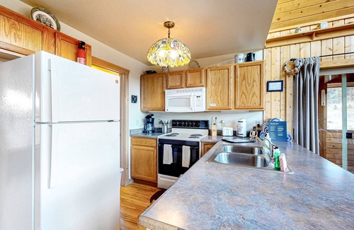 Florissant House | Secluded Cabin w/a Private Hot Tub, Wood Stove, Washer/Dryer, & Amazing Views