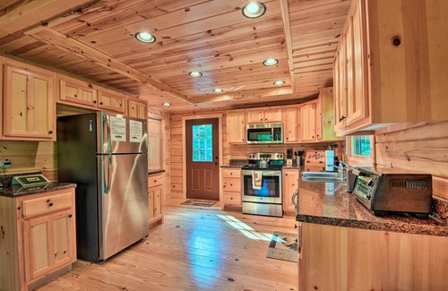 Murphy Cabin | Secluded Cabin w/Deck 13 Miles to Downtown Murphy