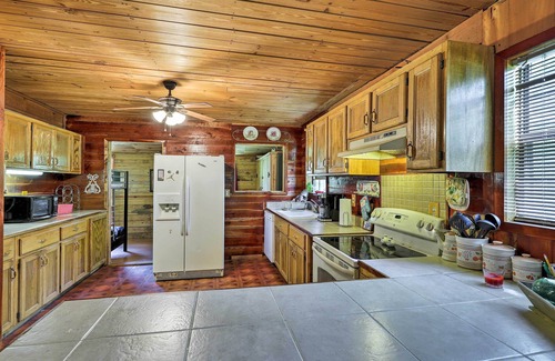 Neely Cabin | Secluded Cabin w/Pond ~ 37 Mi to Gulf Coast!