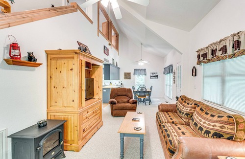 Hayesville Cabin | Secluded Cabin w/Porch - 7 Miles to Lake Chatuge!