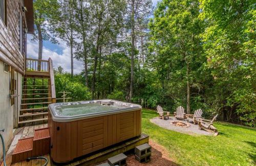 Hiawassee House | Secluded Cabin with Pool Table Nestled Amidst Georgia's Forests in Hiawassee, Georgia