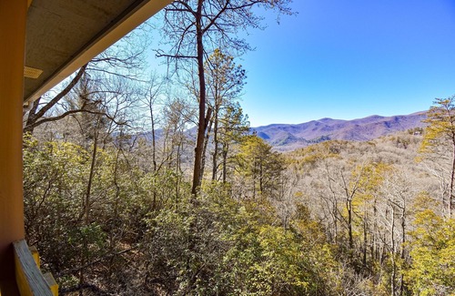 Hiawassee Cabin | Secluded cabin with long range mtn views, grill, hammock, wrap-around deck, AC