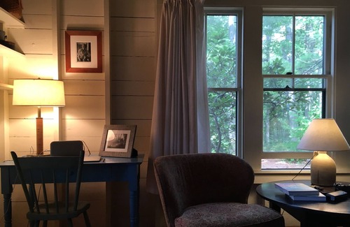 Raymond House | Secluded Classic Lakefront Cottage