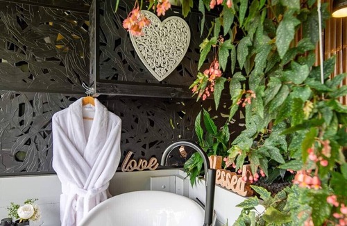 Yandina Creek House | Secluded Cottage with Mountain Views from Roll Top Bath