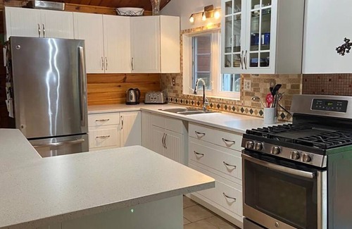 Bracebridge Cottage | Secluded Cottage | Sauna & Hot Tub on 44 Acres | Pets Welcome