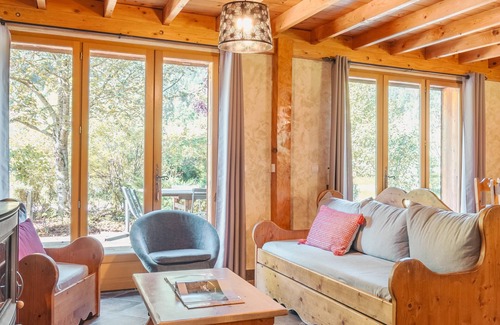 La Compote Ski Chalet | Secluded cottages suitable for Birthdays or Relaxation with Spa, Stove, Garden