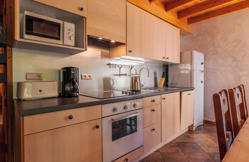La Compote Ski Chalet | Secluded cottages suitable for Birthdays or Relaxation with Spa, Stove, Garden