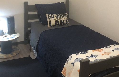 Kingston House | Secluded Country Lake Cabin w/fire pit under the stars!