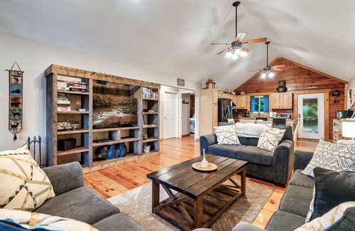 Vonore Cabin | Secluded Cozy Cabin on 6 Acres w/Amazing Views!