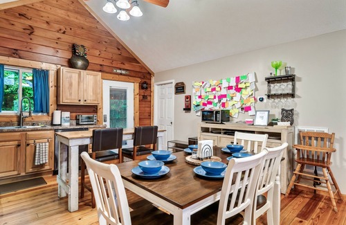 Vonore Cabin | Secluded Cozy Cabin on 6 Acres w/Amazing Views!