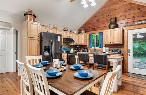 Vonore Cabin | Secluded Cozy Cabin on 6 Acres w/Amazing Views!