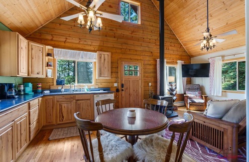Los Ranchitos Estates House | Secluded Cozy Cabin, Pet Friendly, 20 Min to Durango, 10 to Vallecito!