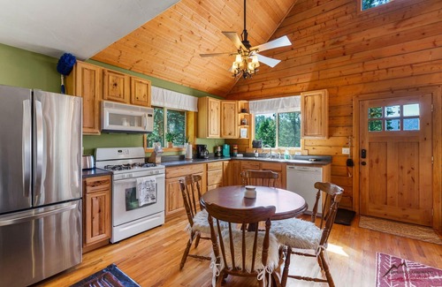 Los Ranchitos Estates House | Secluded Cozy Cabin, Pet Friendly, 20 Min to Durango, 10 to Vallecito!