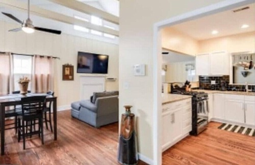 Historic District Cottage | Secluded Cozy Cottage in Historic Downtown