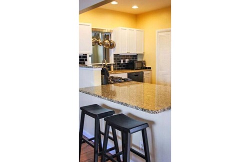 Historic District Cottage | Secluded Cozy Cottage in Historic Downtown