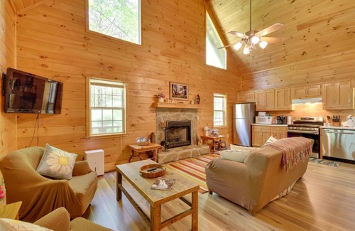 Blairsville House | Secluded Cross Creek Cabin with Deck and Fire Pit!