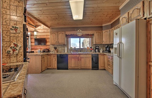 Dillon House | Secluded Dillon Home w/Private Hot Tub + Deck!