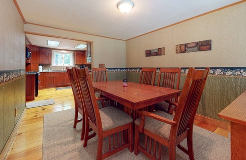 Mirror Lake House | Secluded, dog-friendly home with screened porch, firepit, fireplace & W/D