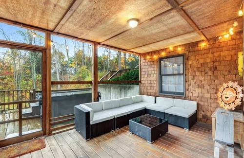 Fennville House | Secluded dog-friendly cabin on 10 acres - hot tub & game room!