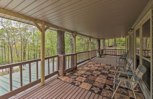 Edgemont House | Secluded Edgemont Getaway w/Huge Outdoor Deck!