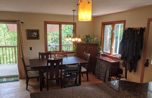 Waterbury House | Secluded Elbow Room in Stunning Foothills