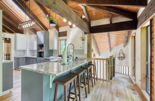 Beaverton Cabin | Secluded Fall Forest Getaway | Fire Pit, BBQ & Forest Views