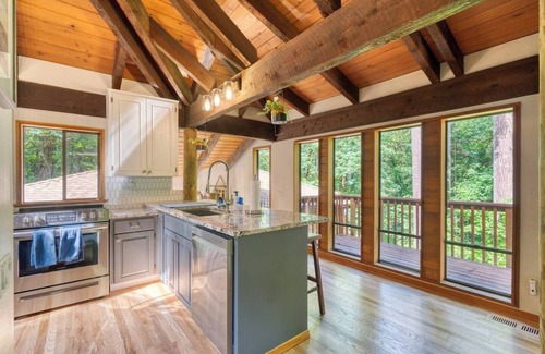 Beaverton Cabin | Secluded Fall Forest Getaway | Fire Pit, BBQ & Forest Views