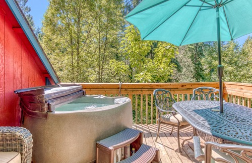 Cedar Hills House | Secluded forest home with private hot tub - dog-friendly - 6 minutes to downtown