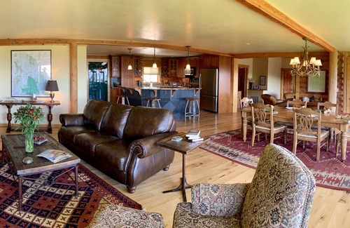 Livingston House | Secluded getaway with amazing views!