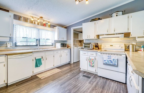 Hampstead House | Secluded Hampstead Vacation Rental with Deck!