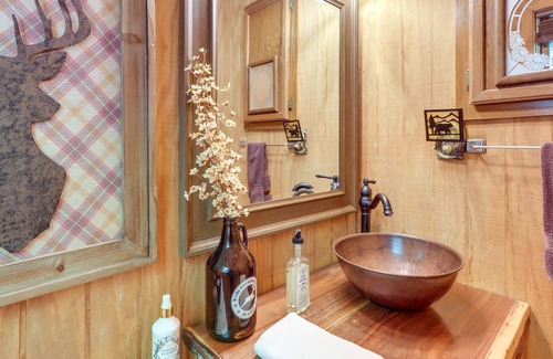 Hiawassee Cabin | Secluded Hiawassee Rental Cabin w/ Creek & Deck!