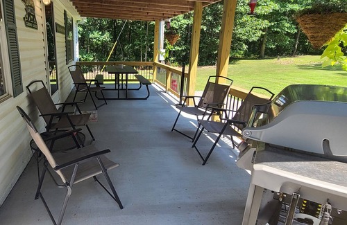Warsaw House | Secluded Home Outside Warsaw with big yard and lots of privacy.