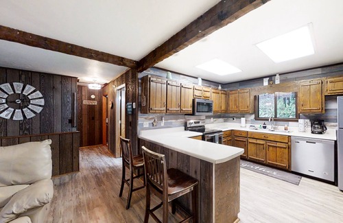 Murphy House | Secluded home with deck, firepit, sunroom, gas fireplace, & W/D
