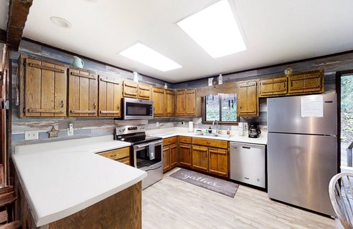 Murphy House | Secluded home with deck, firepit, sunroom, gas fireplace, & W/D