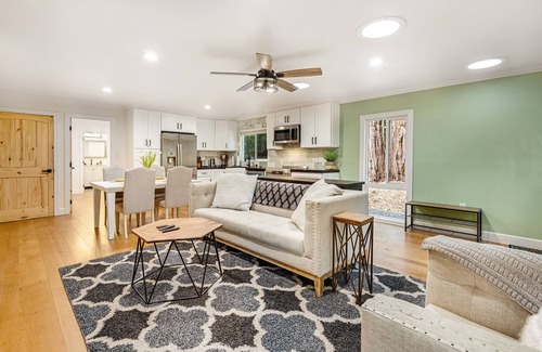 Freestone House | Secluded home with hot tub, washer/dryer, WiFi - near wineries, beach