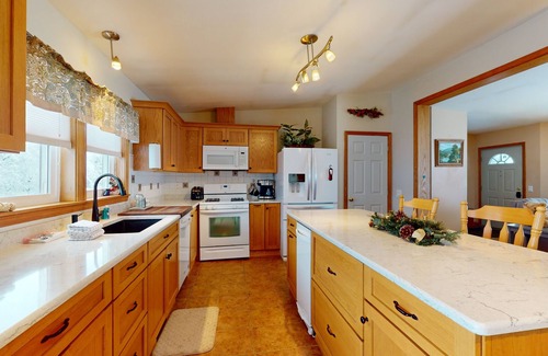 Bartlett House | Secluded home with pool, enclosed yard, fireplace, W/D, internet, & scenic views