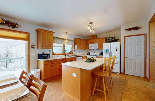 Bartlett House | Secluded home with pool, enclosed yard, fireplace, W/D, internet, & scenic views