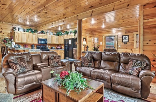 Sevierville Cabin | ⭐ SECLUDED HOT TUB GAME ROOM LOCATION EASY ROADS! ⭐