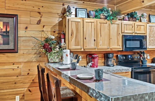 Sevierville Cabin | ⭐ SECLUDED HOT TUB GAME ROOM LOCATION EASY ROADS! ⭐