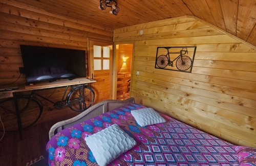 Duga Resa House | Secluded Holiday Home in Sveti Petar Mrežnički with Swimming Pool
