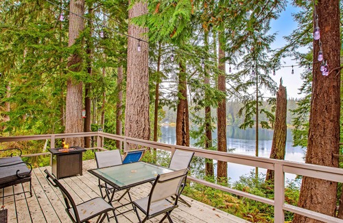 Langley House | Secluded lakefront home with fast WiFi, dock, paddleboards, deck & fire table
