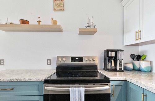 Lowbanks Cottage | Secluded Lakeview w/ hot tub & volleyball net on Lake Erie (Pet-Friendly!)