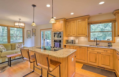 Aldie Cabin | Secluded Leesburg Retreat w/Private Hot Tub!