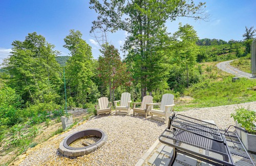Lenoir Apartment | Secluded Lenoir Tiny Home w/Private Hot Tub!