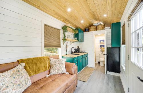 Lenoir Apartment | Secluded Lenoir Tiny Home with Private Hot Tub!